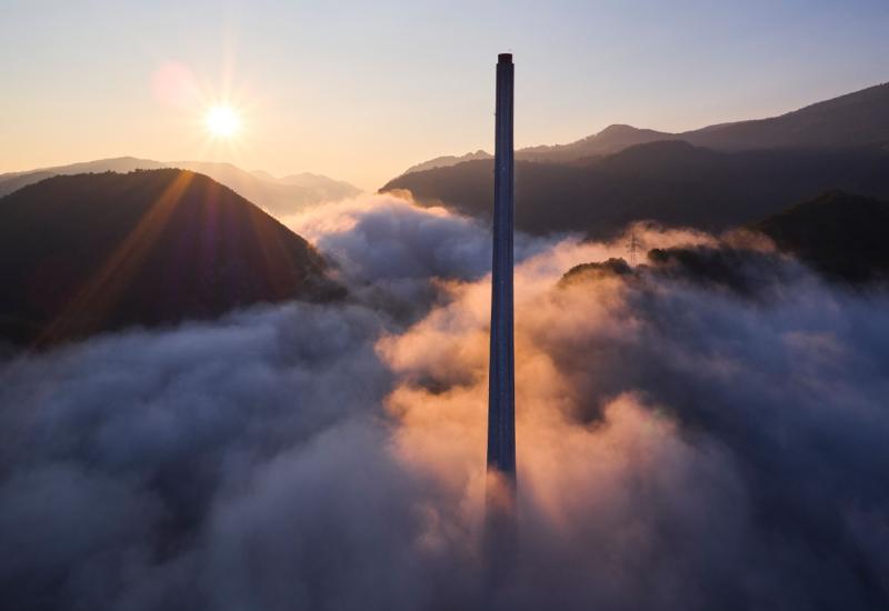 Slovenački dvojac ispenjao najviši dimnjak u Europi - Slovenački dvojac ispenjao najviši dimnjak u Evropi